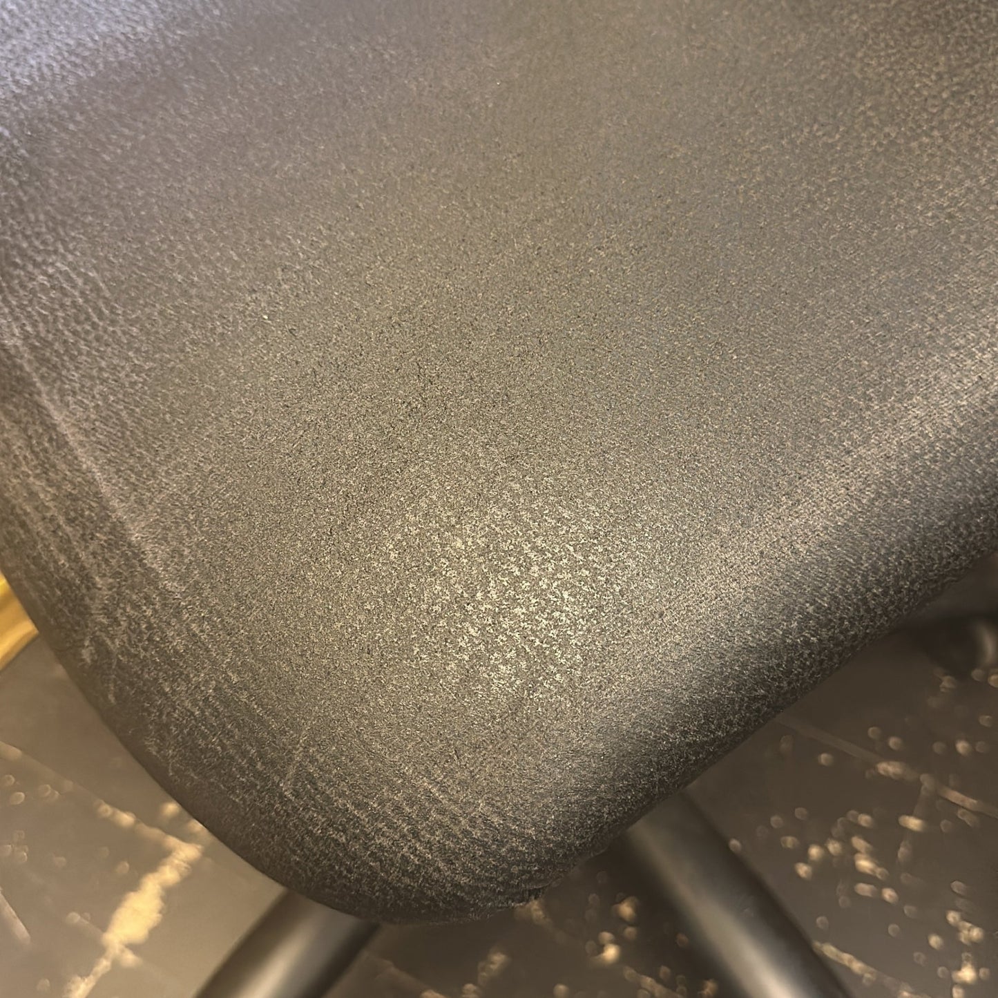 Hacker kontorstol fra SpinaliS i svart