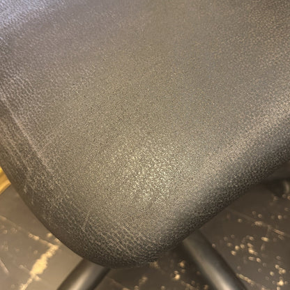 Hacker kontorstol fra SpinaliS i svart