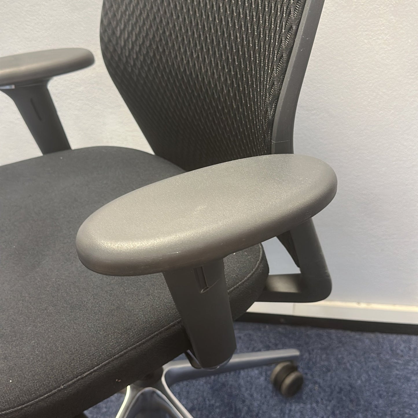 ID Mesh kontorstol fra Vitra i svart