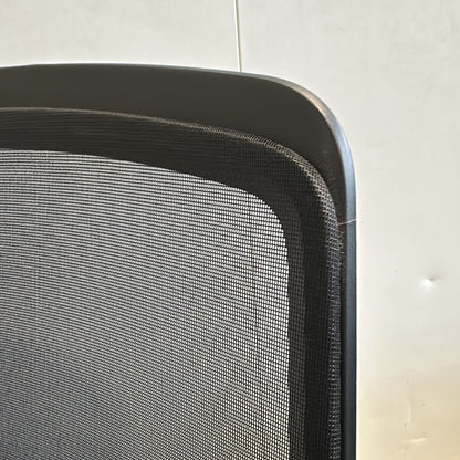 Kontorstol fra Interstuhl i svart, nettrygg