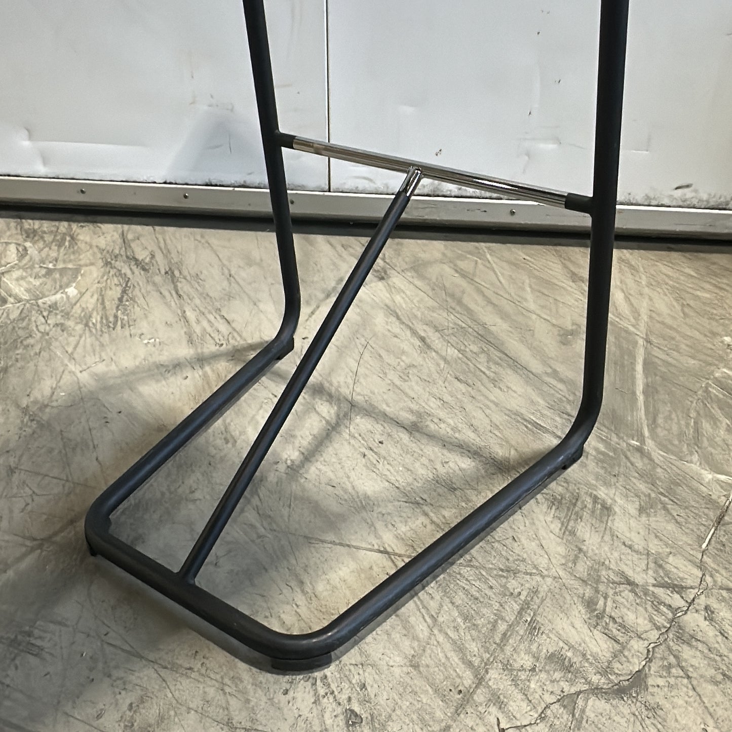 Add barstol fra Lammhults i svart