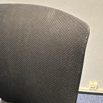 Futu Communication stablestol fra HÅG i svart, sledekufer