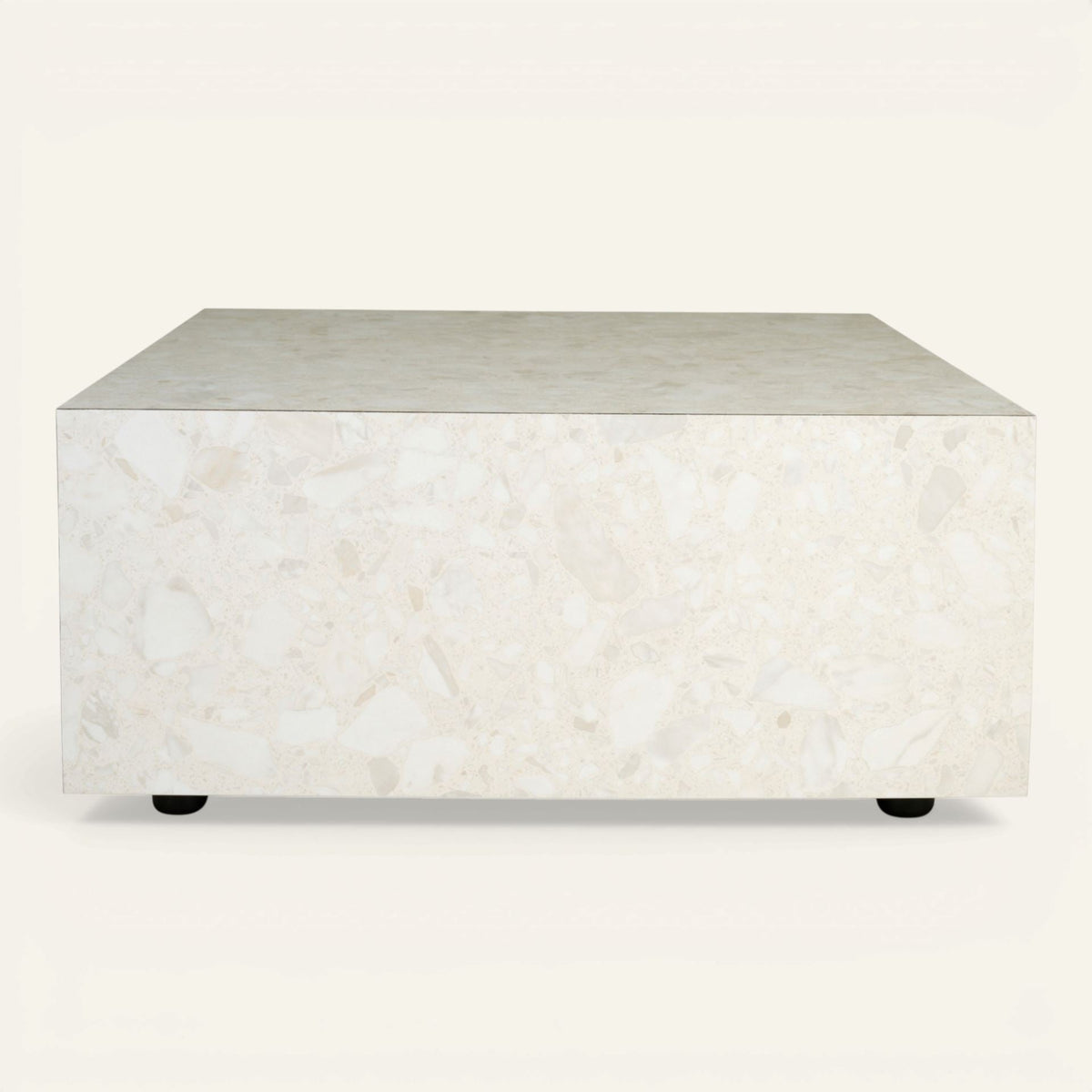 (75x75) Forms & Objects Hedda sofabord i beige, terrazzo