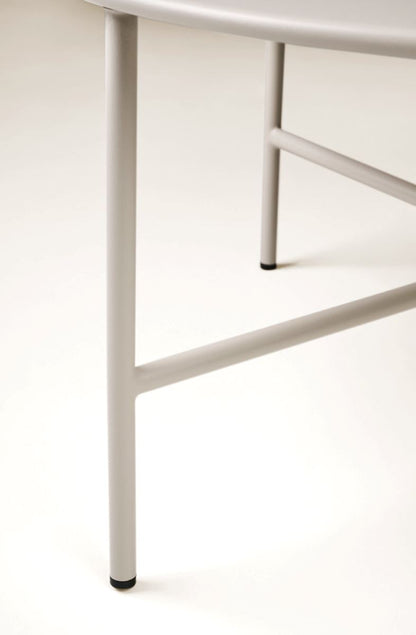 Adrian hagebord fra Forms & Objects i beige, metall