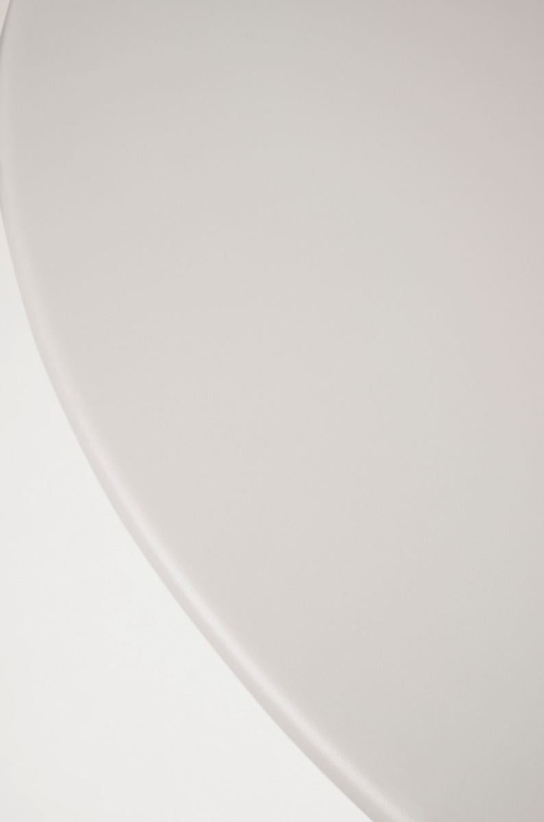 Adrian hagebord fra Forms & Objects i beige, metall