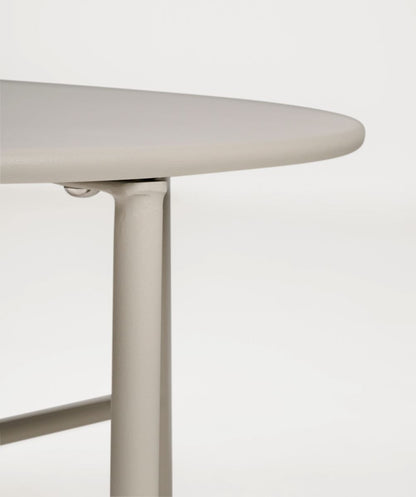 Adrian hagebord fra Forms & Objects i beige, metall