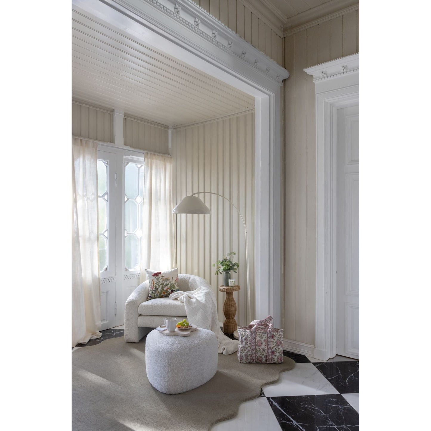 Noa Lenestol fra Kid i hvit