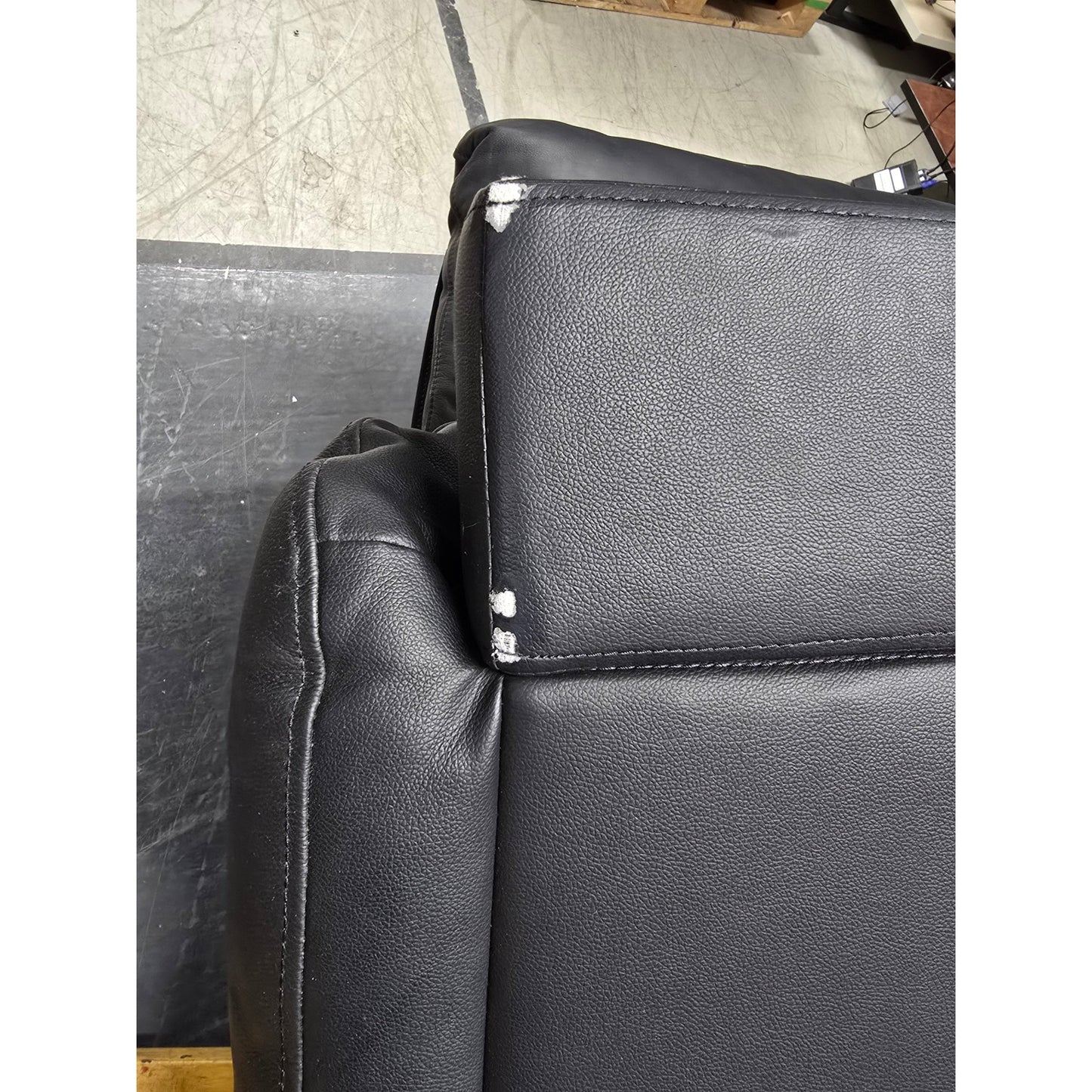 Mora 2-seter sofa fra A-Møbler, Hud og PU