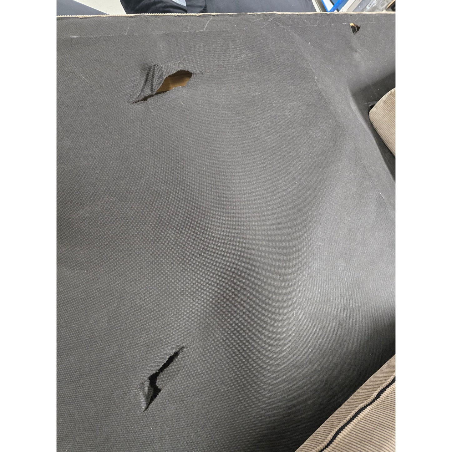 Emerson sofa med sjeselong fra A-Møbler, grå kordfløyel