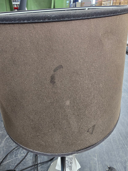 Bordlampe m/brun skjerm