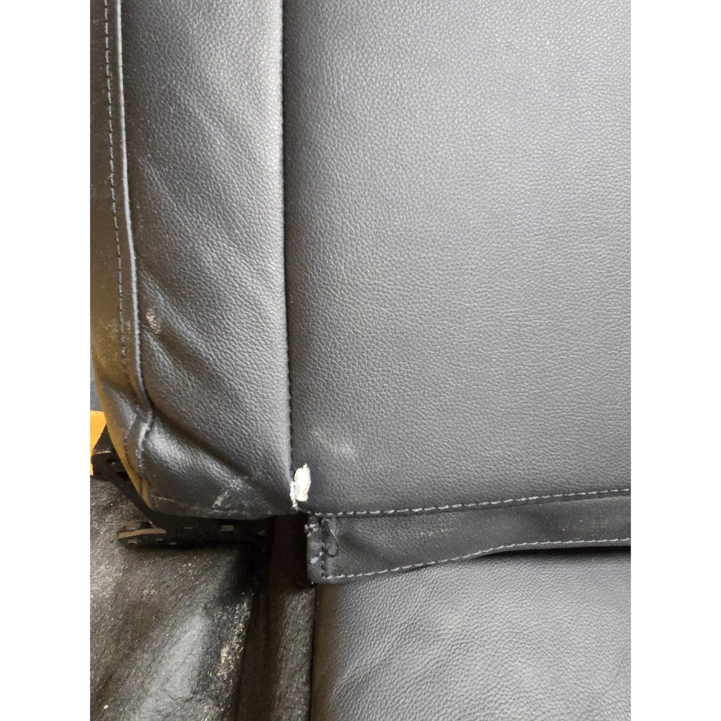 Mora 2-seter sofa fra A-Møbler, Hud og PU