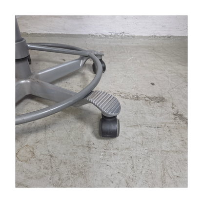 Capisco 8106 kontorstol med fotring fra HÅG i svart